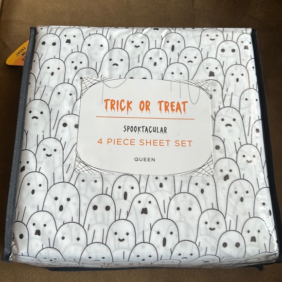 Halloween Trick or Treat Ghost Queen  Size Sheet Set NEW Black White - Picture 1 of 2